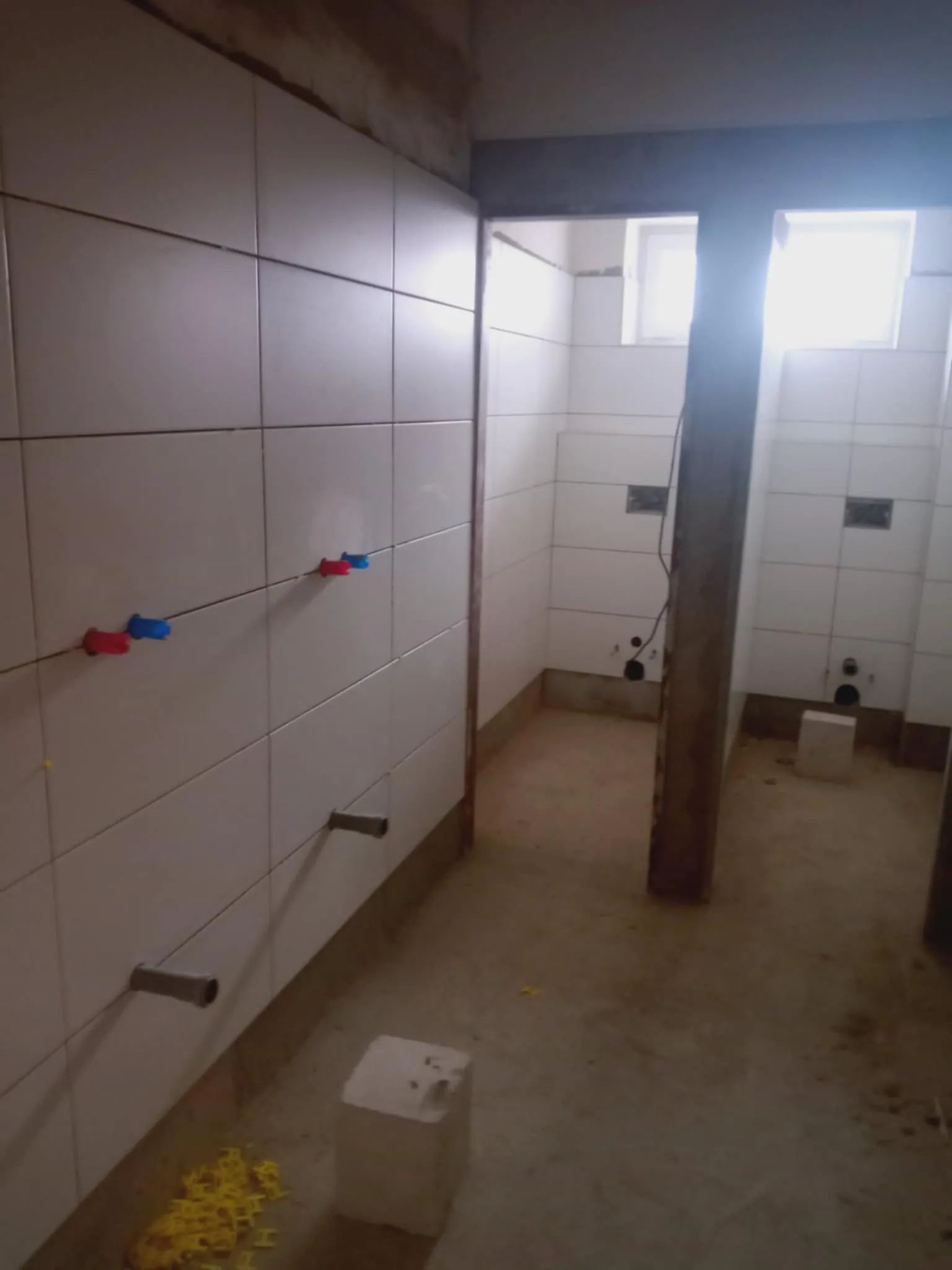 Stěnové obklady s připravenými vývody instalací